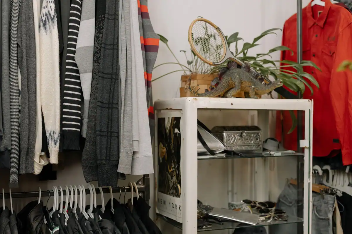 Magazin cochet cu haine și decor unicat, potrivit pentru piese vintage
